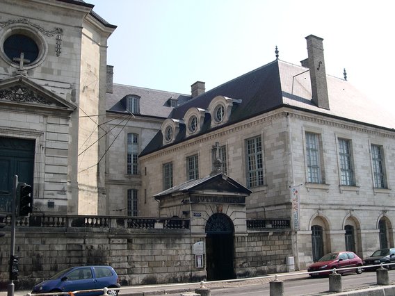  Hôtel Dieu
